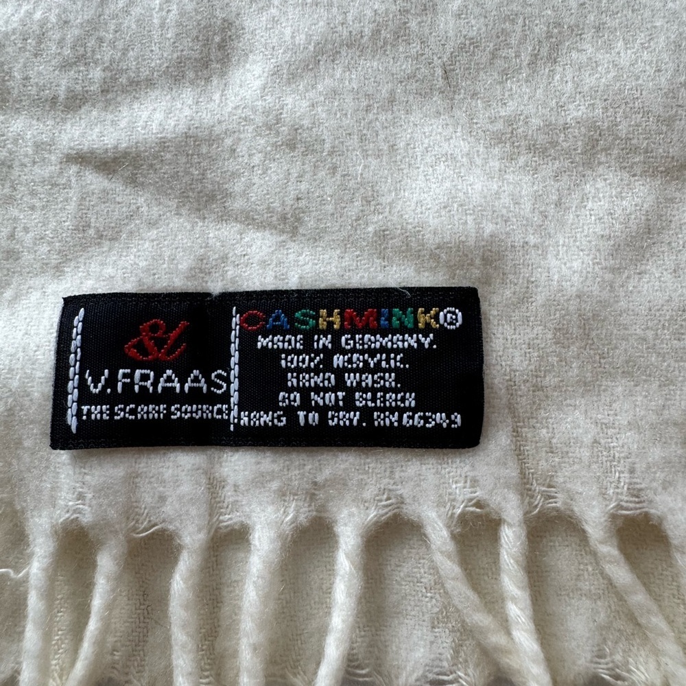 V. FRAAS Cream Fringe Scarf - Picture 4 of 4